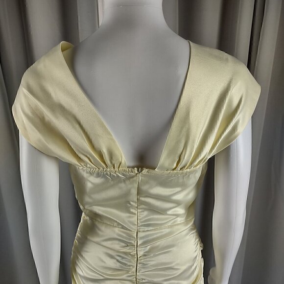 Pretty Little Thing Cream Ruched Cosert Detailed Bardot Bodycon Dress Sz 4 (NWT) - Picture 4 of 11